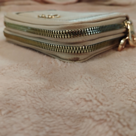 Juicy Couture Tan Wallet - Picture 7 of 7